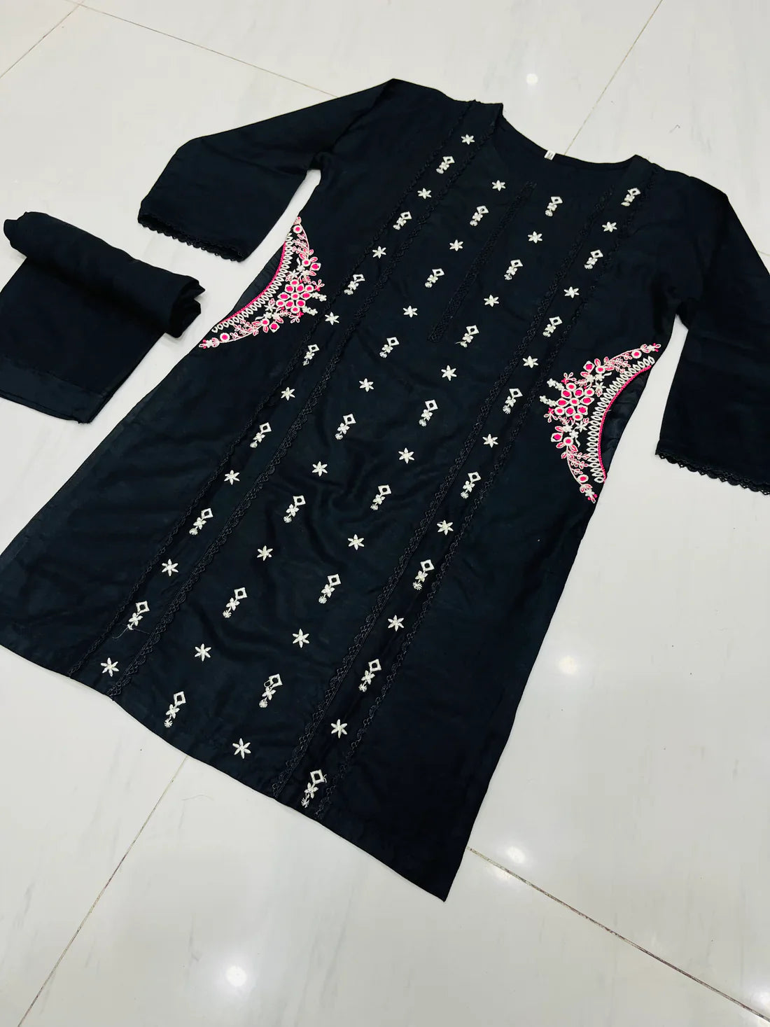 AYRA EMBROIDERED 2PCS